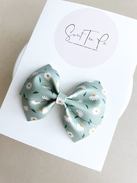 Irish Daisy Mini Lu Bow