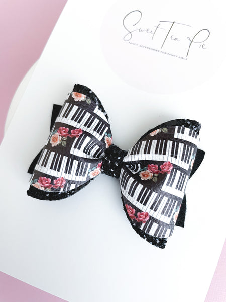 A Pianist Pinched Loop Hair Bow