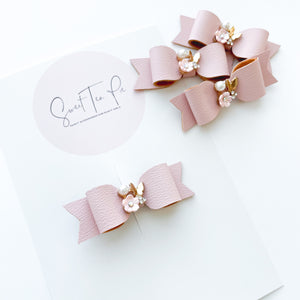 Butterfly Garden Mini Lily Bow