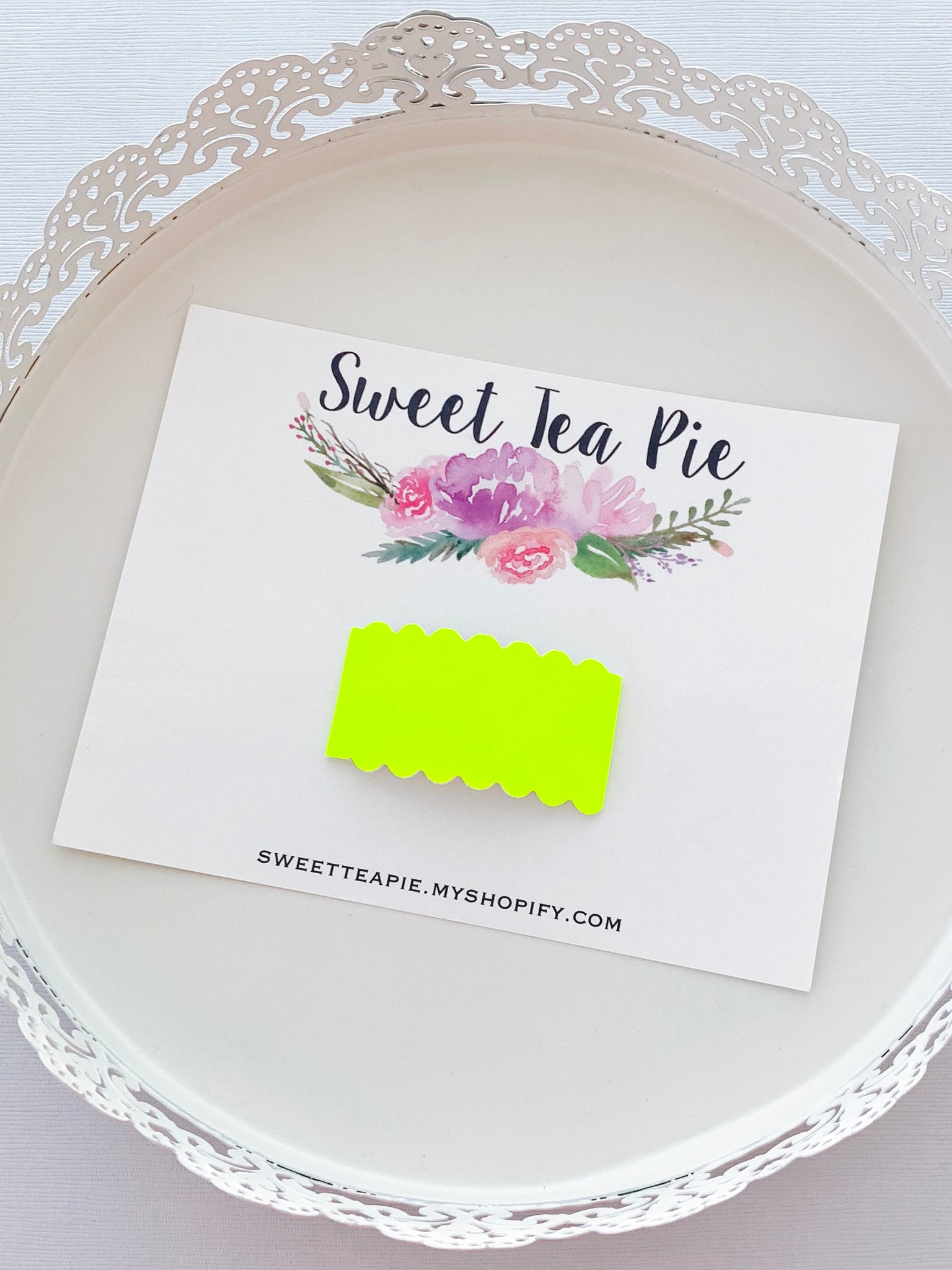 Neon Yellow Scalloped Snap Clip